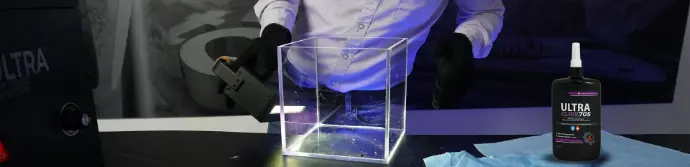 Aplicación sobre acrílico Aplicación de adhesivo UV sobre acrílico